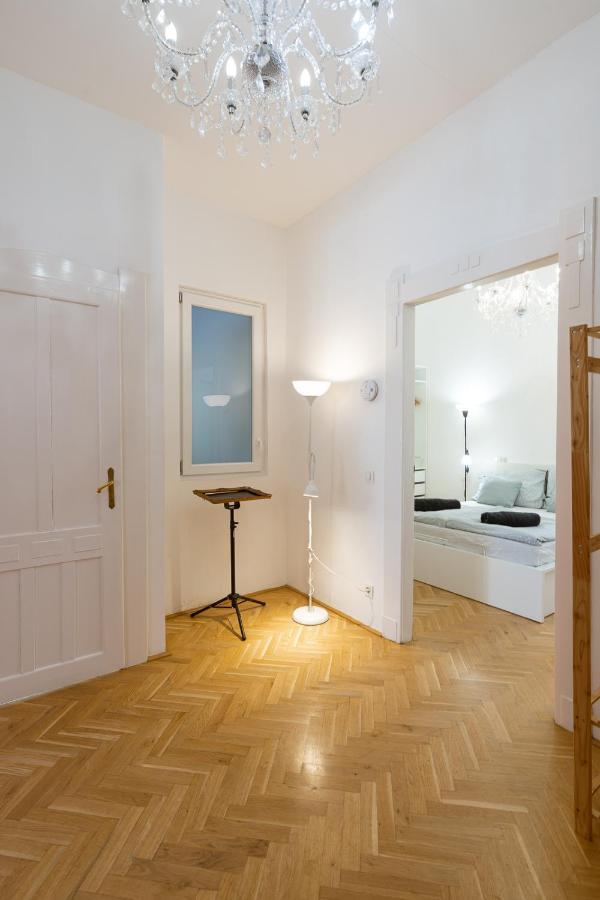 Garys Bright And Spacious Two Bedroom Flat Near Danube 부다페스트 외부 사진