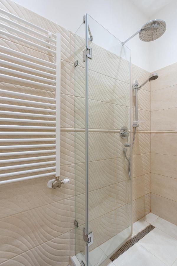 Garys Bright And Spacious Two Bedroom Flat Near Danube 부다페스트 외부 사진