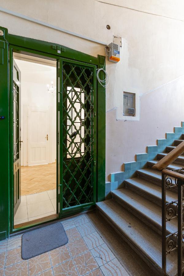 Garys Bright And Spacious Two Bedroom Flat Near Danube 부다페스트 외부 사진